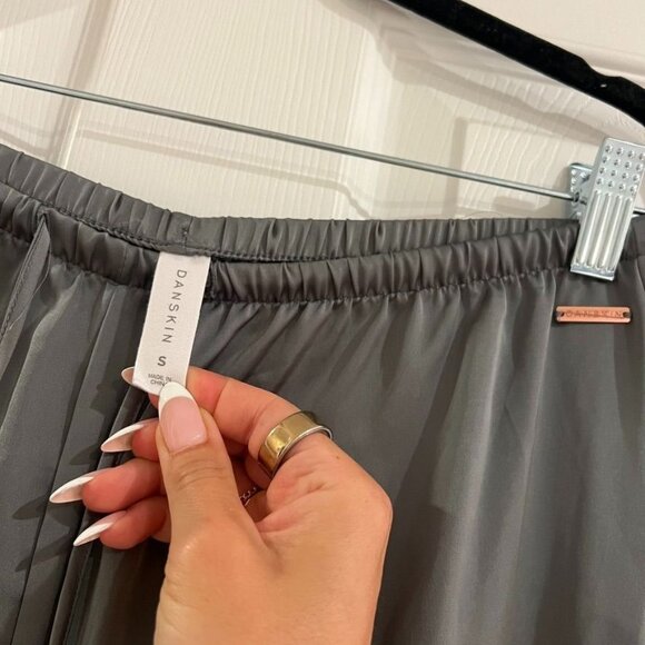 Danskin Gray Satin Long Sleeve Lounge Pants Size Small - Picture 3 of 5